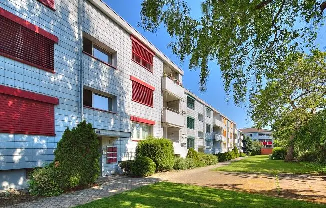 Dnevni boravak; drveni pod, prirodna svjetlost, moderan stil, visoki stropovi