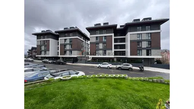 Salon; podłoga drewniana, światło dzienne, styl nowoczesny, wysokie sufity