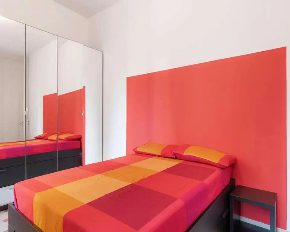 Kuhinja; kućanski aparati, drveni pod, prirodna svjetlost, moderan stil, renoviran