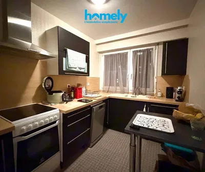 Κουζίνα; συσκευές κουζίνας, ξύλινο πάτωμα, φυσικό φως, μοντέρνο στυλ, ανακαινισμένο