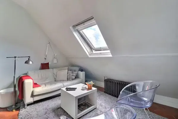 Cuisine; électroménager, parquet, lumière naturelle, style moderne, rénové