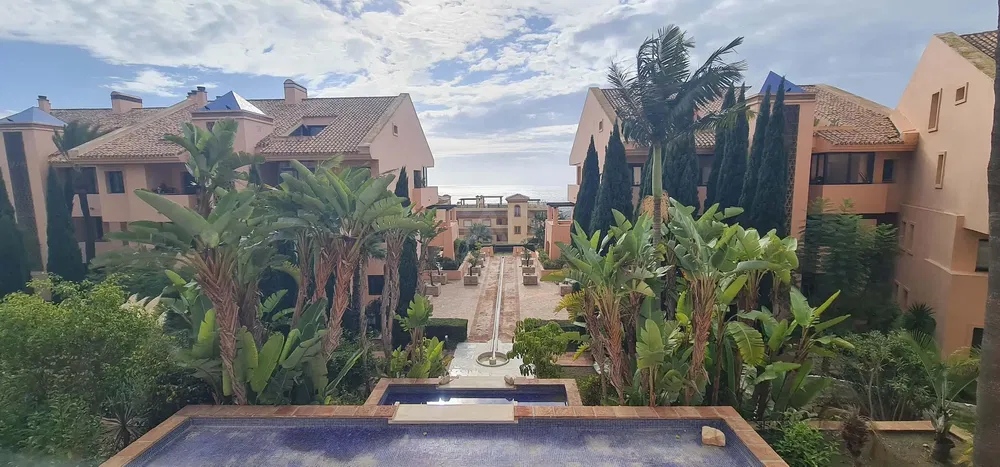 Kuhinja; kuhinjski aparati, drveni pod, prirodno svjetlo, moderni stil, renoviran