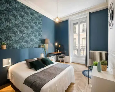 Dnevna soba; drveni pod, prirodno svjetlo, moderni stil, visoki plafoni