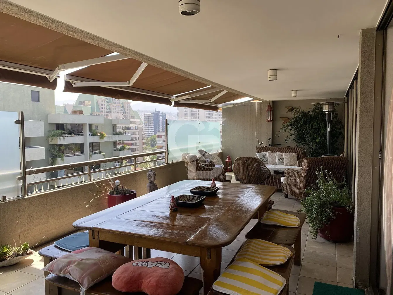 Küche; küchengeräte, fliesenboden, tageslicht, moderner stil, renoviert