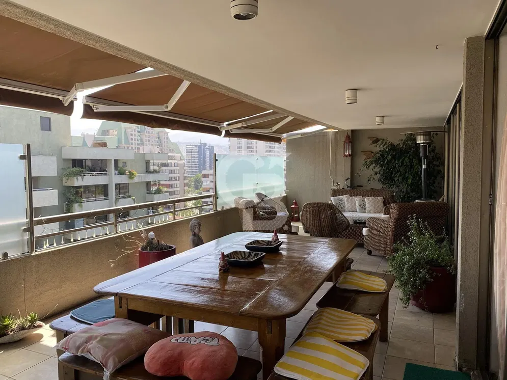 Küche; küchengeräte, fliesenboden, tageslicht, moderner stil, renoviert