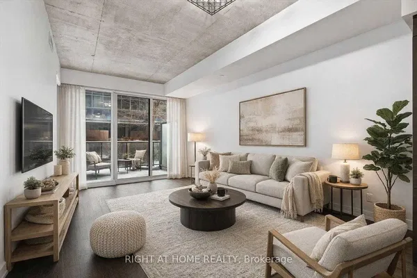 Salón; suelo de madera, luz natural, estilo moderno, techos altos