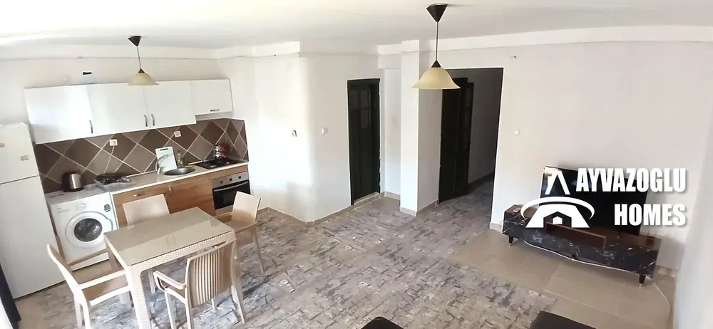 Wohnzimmer; holzboden, tageslicht, moderner stil, hohe decken