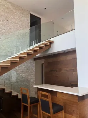 Cuisine; électroménager, parquet, lumière naturelle, style moderne, rénové