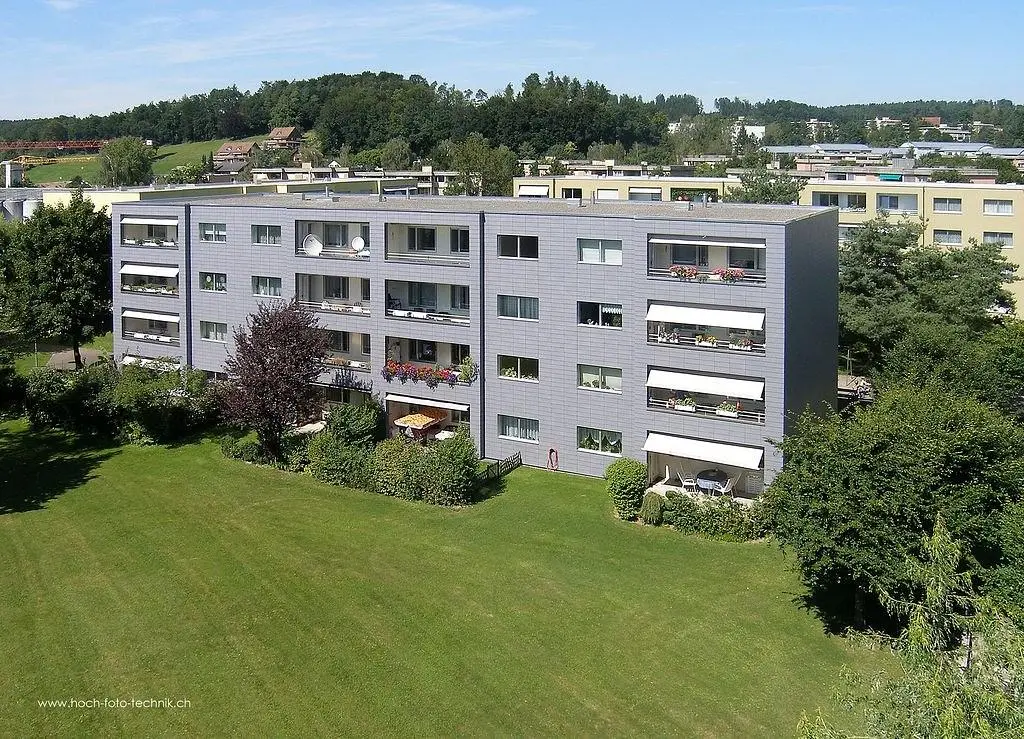 Cocina; electrodomésticos, suelo de madera, luz natural, estilo moderno, renovado