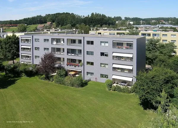 Cocina; electrodomésticos, suelo de madera, luz natural, estilo moderno, renovado