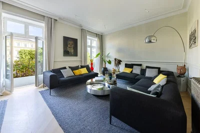 Cuisine; électroménager, parquet, lumière naturelle, style moderne, rénové