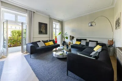 Mutfak; mutfak aletleri, ahşap zemin, doğal ışık, modern stil, tadilatlı