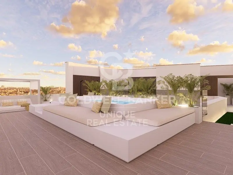 Living room; wood floor, natural light, modern style, high ceiling