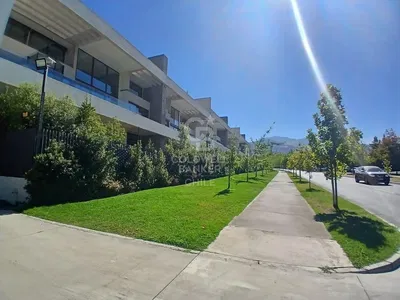 غرفة معيشة; أرضية خشبية, ضوء طبيعي, أسلوب عصري, أسقف عالية