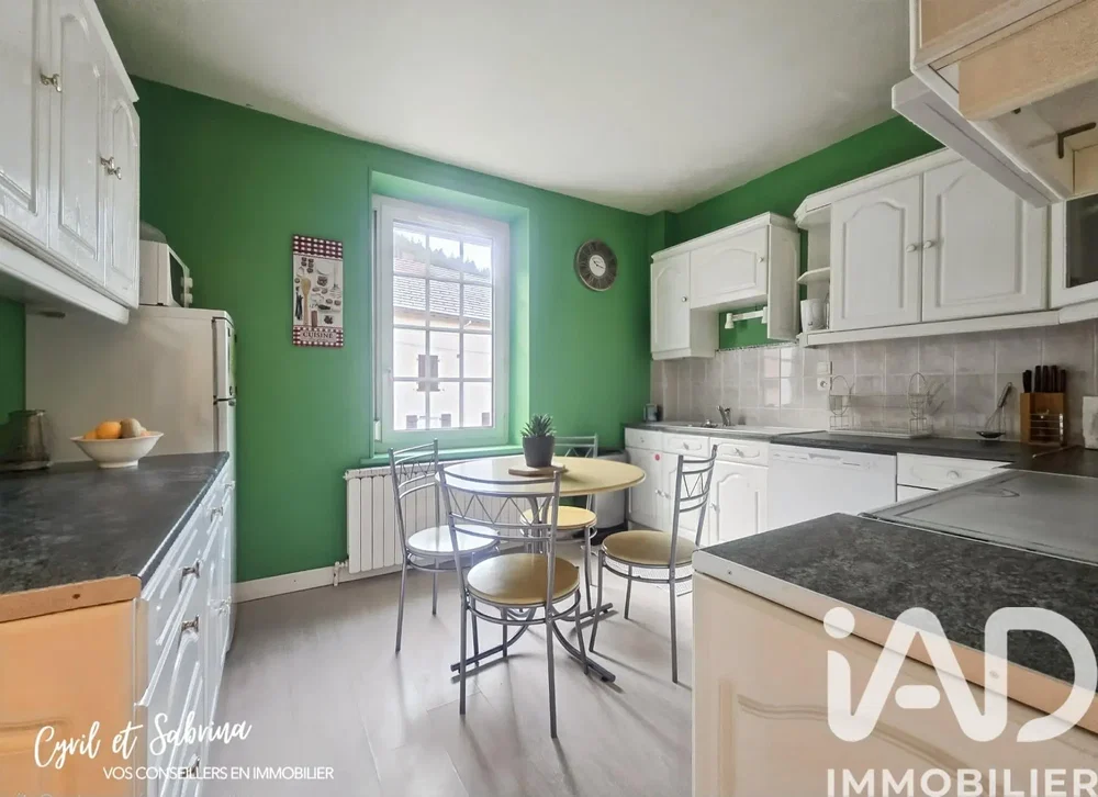 Küche; küchengeräte, fliesenboden, tageslicht, moderner stil, renoviert