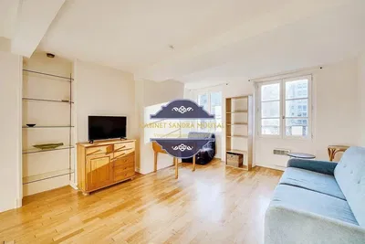 Living room; wood floor, natural light, modern style, high ceiling