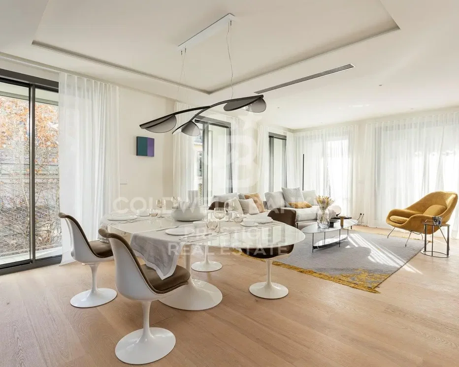 Mutfak; mutfak aletleri, fayans zemin, doğal ışık, modern stil, tadilatlı