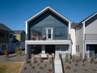 Cuisine; électroménager, parquet, lumière naturelle, style moderne, rénové