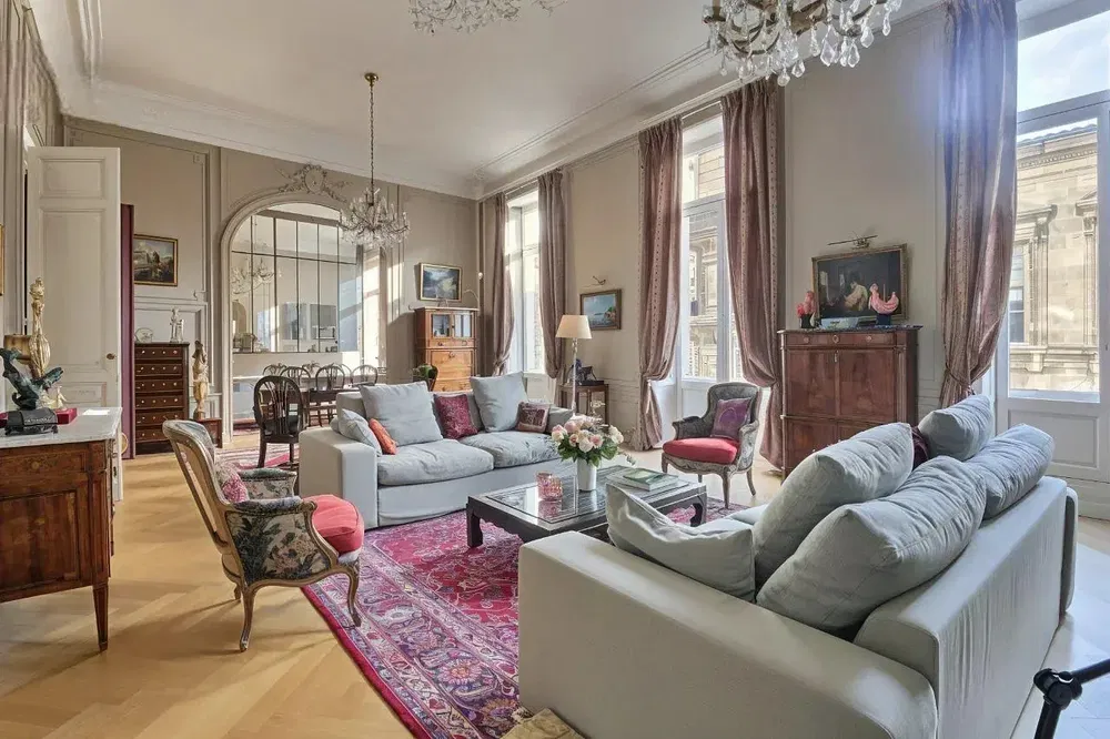 Cuisine; électroménager, parquet, lumière naturelle, style moderne, rénové