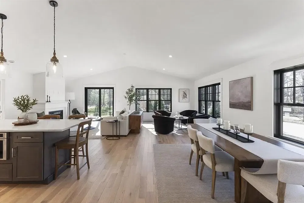 Cuisine; électroménager, parquet, lumière naturelle, style moderne, rénové