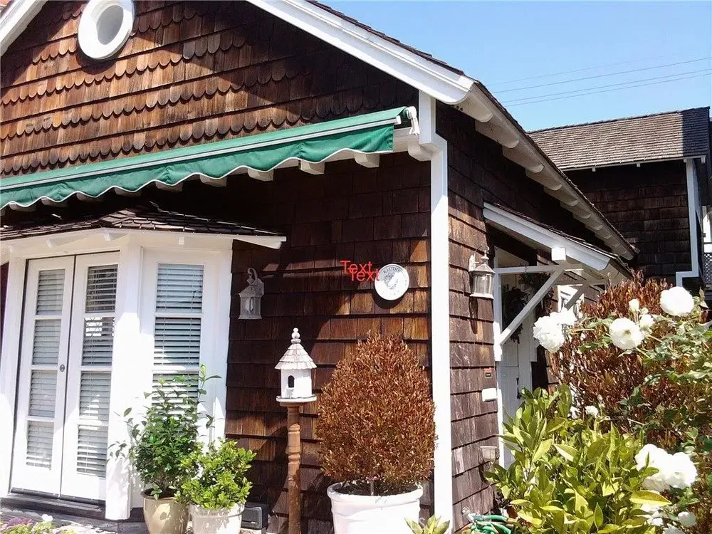 Salon; parquet, lumière naturelle, style moderne, hauteur sous plafond