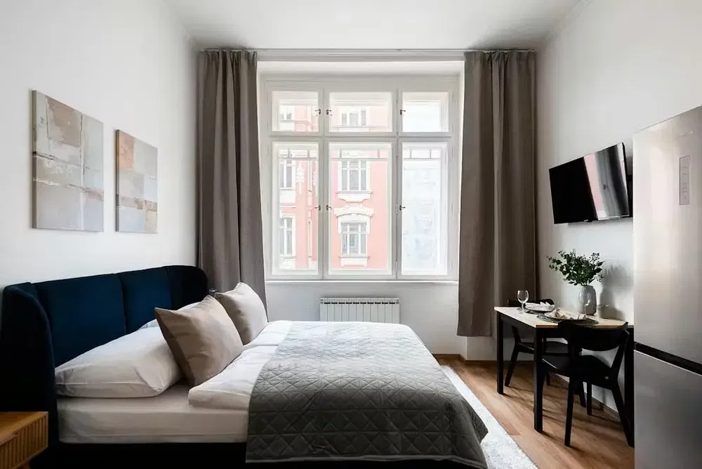 Küche; küchengeräte, holzboden, tageslicht, moderner stil, renoviert