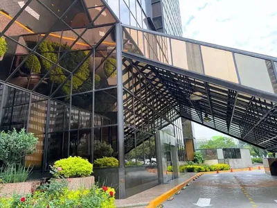 Cuisine; électroménager, parquet, lumière naturelle, style moderne, rénové