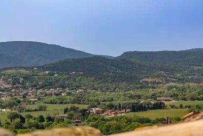 Κουζίνα; συσκευές κουζίνας, ξύλινο πάτωμα, φυσικό φως, μοντέρνο στυλ, ανακαινισμένο