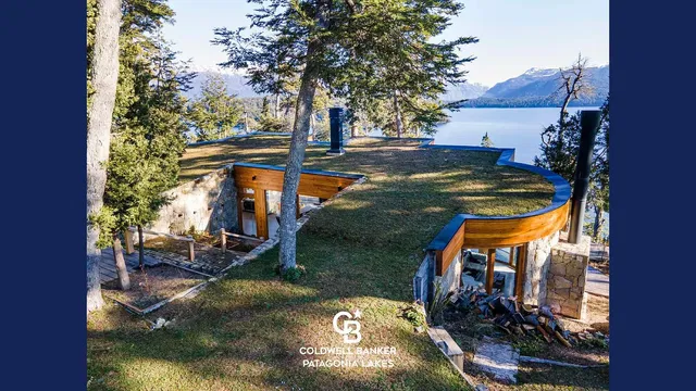 Cocina; electrodomésticos, suelo de madera, luz natural, estilo moderno, renovado