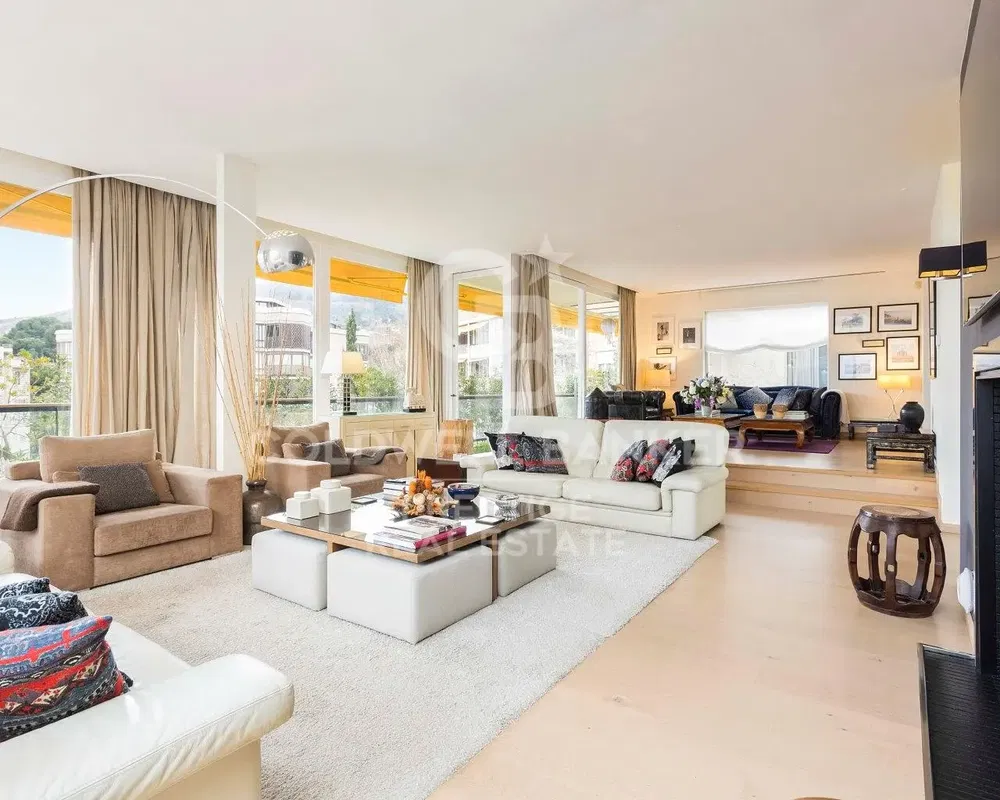 Küche; küchengeräte, holzboden, tageslicht, moderner stil, renoviert