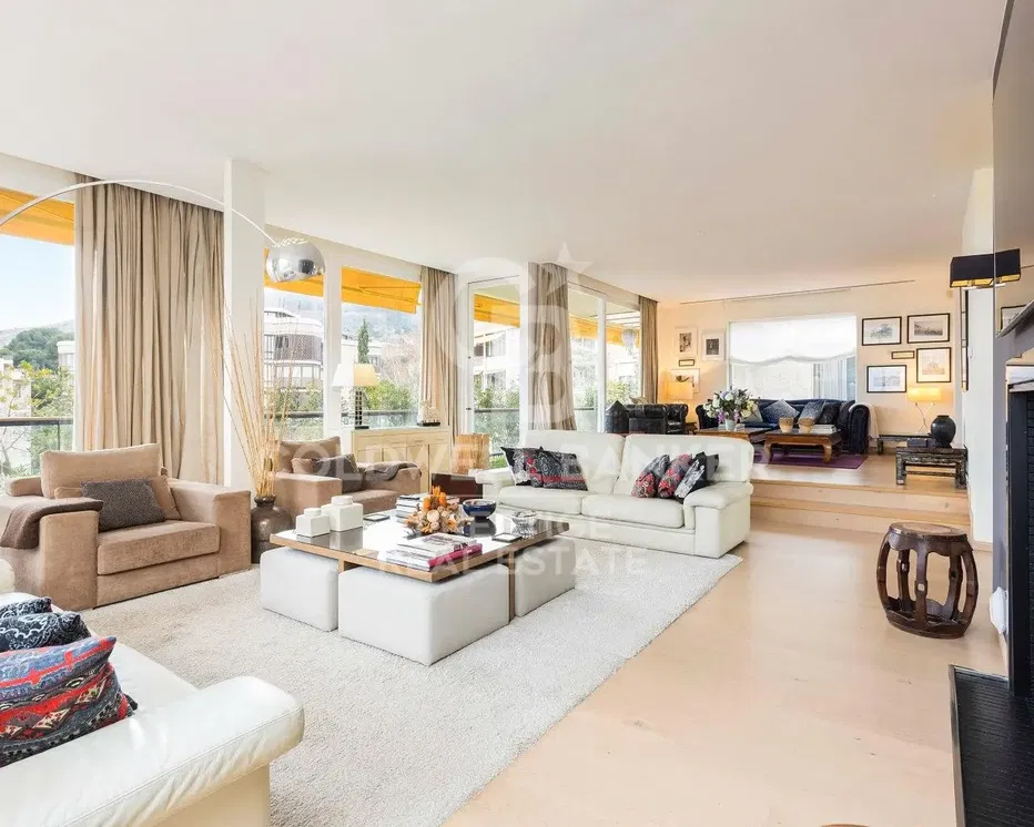 Küche; küchengeräte, holzboden, tageslicht, moderner stil, renoviert