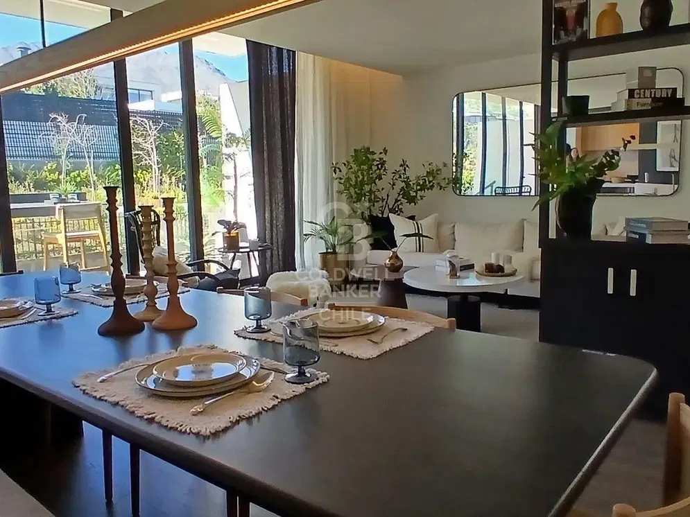 Kuhinja; kuhinjski aparati, drveni pod, prirodno svjetlo, moderni stil, renoviran