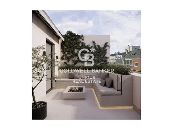 Хол; дървен под, естествена светлина, модерен стил, високи тавани