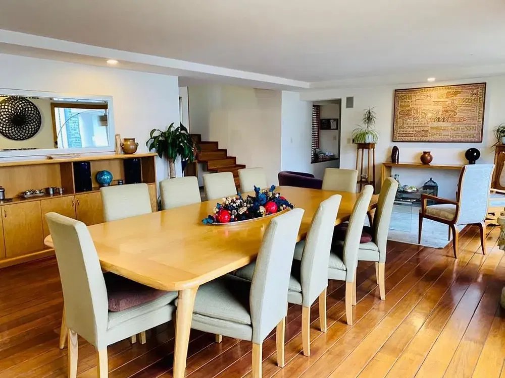 Cuisine; électroménager, parquet, lumière naturelle, style moderne, rénové