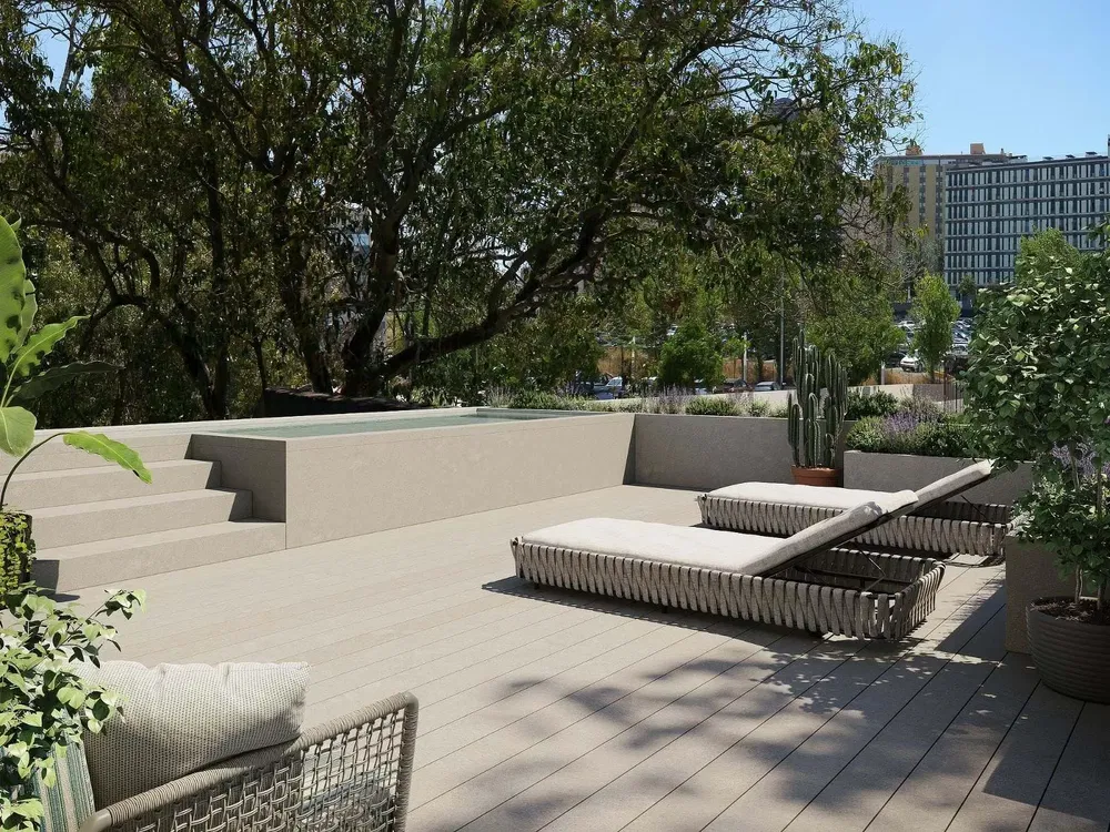 Κουζίνα; συσκευές κουζίνας, ξύλινο πάτωμα, φυσικό φως, μοντέρνο στυλ, ανακαινισμένο