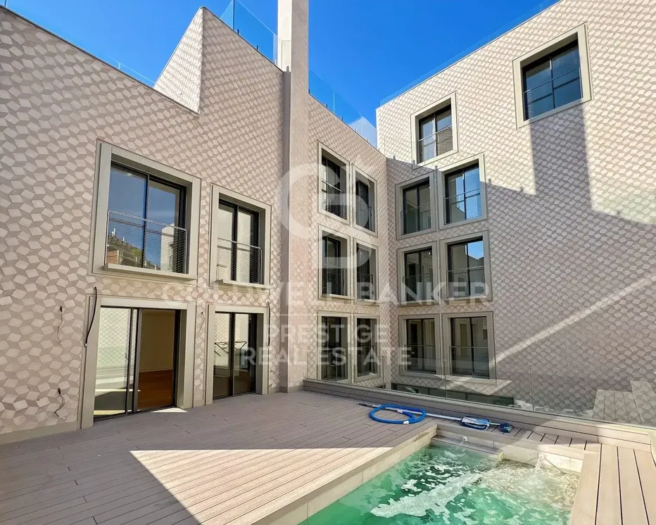 Salón; suelo de madera, luz natural, estilo moderno, techos altos