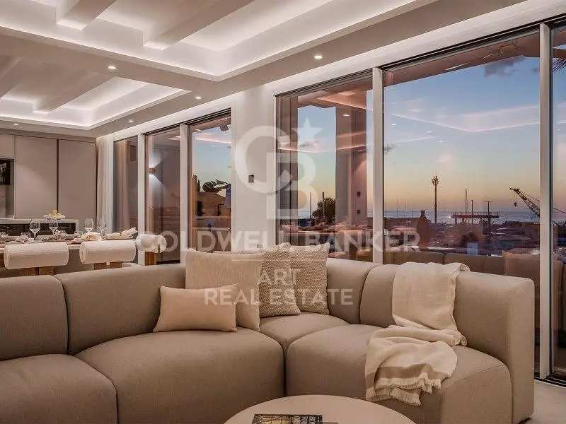 Cucina; elettrodomestici, pavimento in legno, luce naturale, stile moderno, ristrutturato