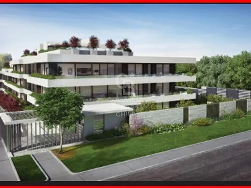 Woonkamer; houten vloer, natuurlijk licht, moderne stijl, hoge plafonds