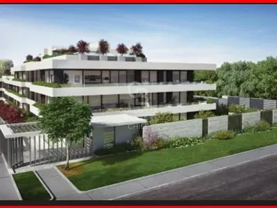 Woonkamer; houten vloer, natuurlijk licht, moderne stijl, hoge plafonds