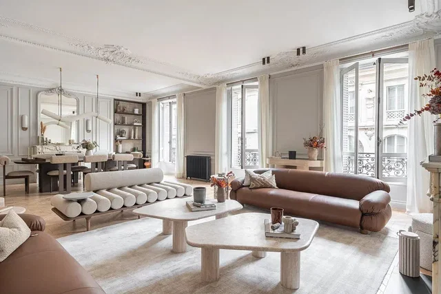 Soggiorno; pavimento in legno, luce naturale, stile moderno, soffitti alti