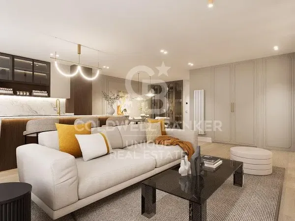 Obývačka; drevená podlaha, prirodzené svetlo, moderný štýl, vysoké stropy