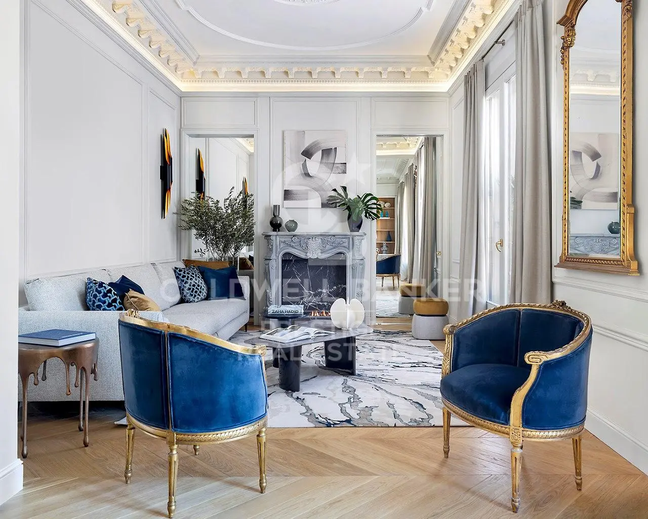 Kuchyně; kuchyňské spotřebiče, dřevěná podlaha, přirozené světlo, moderní styl, po rekonstrukci