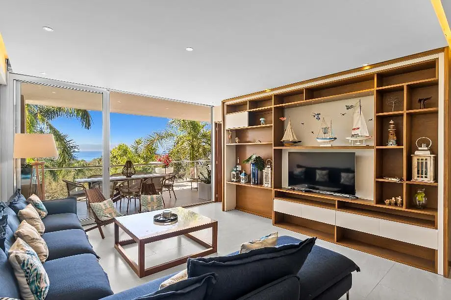 Cuisine; électroménager, parquet, lumière naturelle, style moderne, rénové