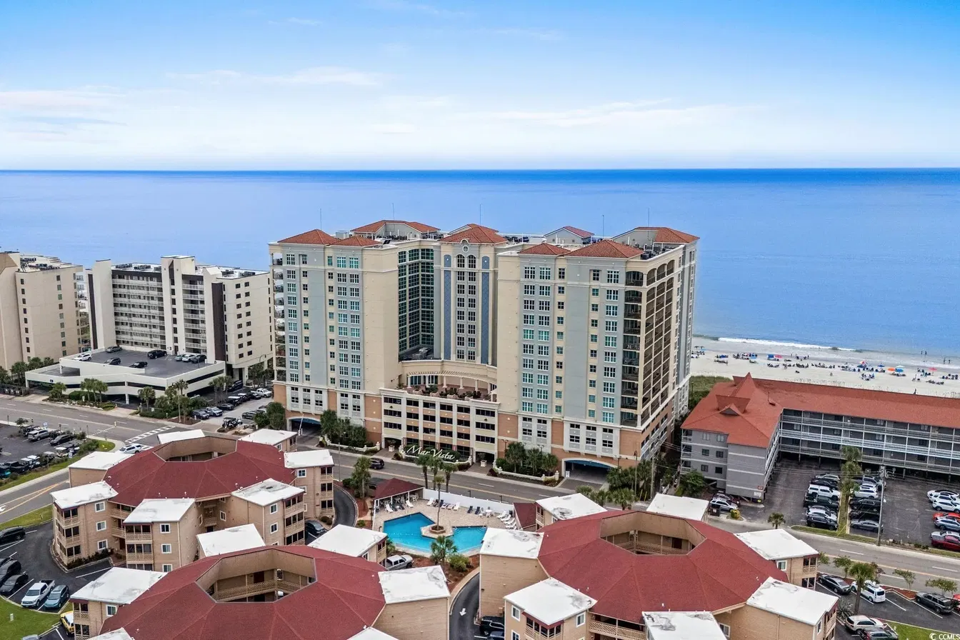 Kuchyňa; kuchynské spotrebiče, drevená podlaha, prirodzené svetlo, moderný štýl, po rekonštrukcii