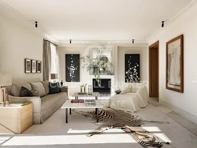 Obývačka; drevená podlaha, prirodzené svetlo, moderný štýl, vysoké stropy