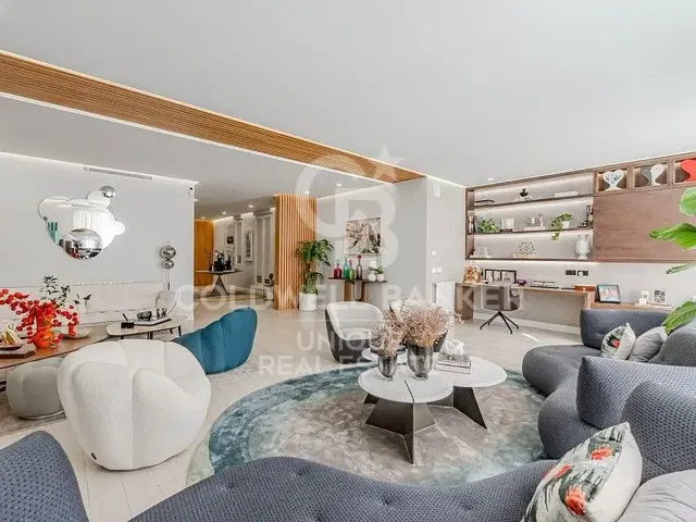 Cuisine; électroménager, parquet, lumière naturelle, style moderne, rénové