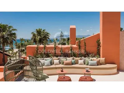 غرفة معيشة; أرضية خشبية, ضوء طبيعي, أسلوب عصري, أسقف عالية