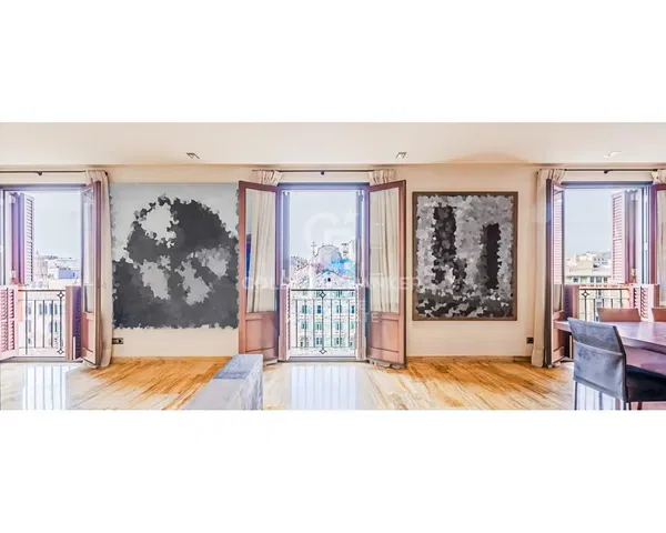 Salón; suelo de madera, luz natural, estilo moderno, techos altos