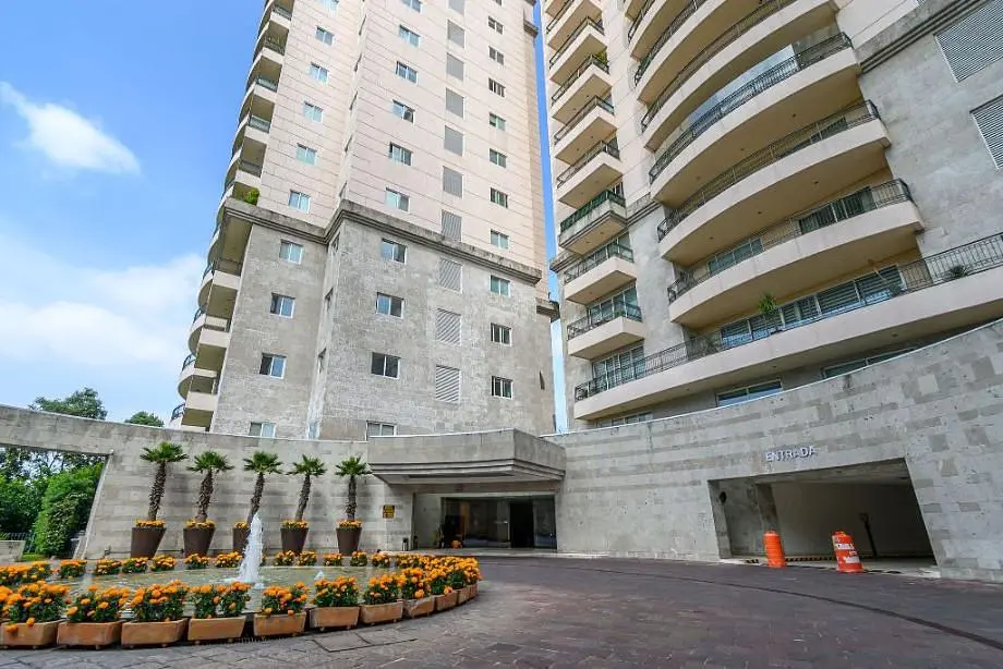 Дневна соба; дрвени под, природно светло, модерни стил, високи плафони