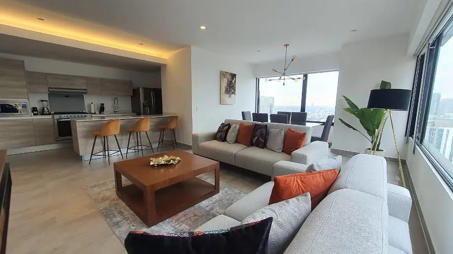 Cucina; elettrodomestici, pavimento in legno, luce naturale, stile moderno, ristrutturato